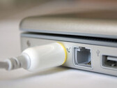 Wspólny zasilacz do laptopów