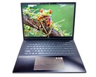 Firma E Ink opracowała gładzik do laptopów ze zintegrowanym ekranem dotykowym E Ink. (Źródło obrazu: E Ink)