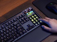 Corsair Galleon 100 SD łączy w sobie pełnowymiarową klawiaturę mechaniczną i Stream Deck w jednym pakiecie przeznaczonym dla streamerów i graczy. (Źródło zdjęcia: Corsair)