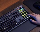 Corsair Galleon 100 SD łączy w sobie pełnowymiarową klawiaturę mechaniczną i Stream Deck w jednym pakiecie przeznaczonym dla streamerów i graczy. (Źródło zdjęcia: Corsair)