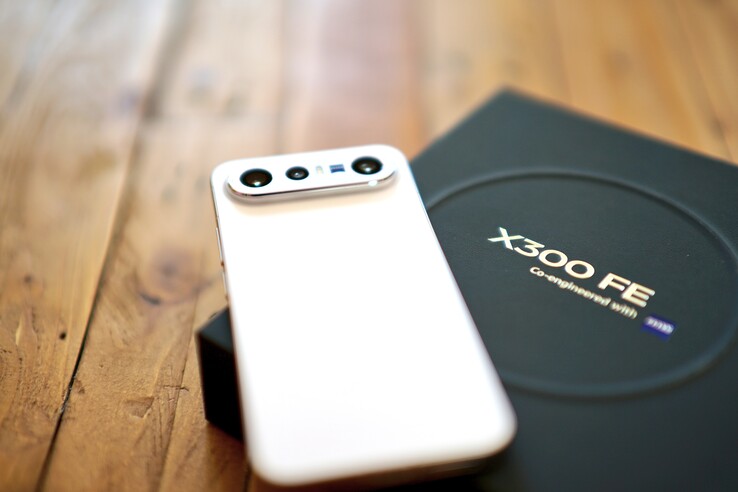Recenzja telefonu Vivo X300 FE
