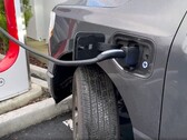 F-150 Lightning może korzystać z wybranej ładowarki z adapterem Magic Dock (zdjęcie: Reddit)