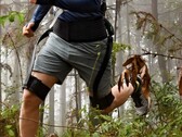 Entuzjaści outdooru mogą poruszać się szybciej z cięższym sprzętem dzięki egzoszkieletom Hypershell. (Źródło: Hypershell)