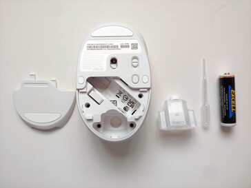 Fiolka zapachowa wewnątrz komory baterii myszy (źródło obrazu: Notebookcheck)