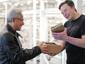 Jensen Huang wręcza Elonowi Muskowi jeden z pierwszych na świecie kompaktowych komputerów stacjonarnych Nvidia DGX Spark zaprojektowanych do opracowywania modeli sztucznej inteligencji. (Źródło zdjęcia: Nvidia)