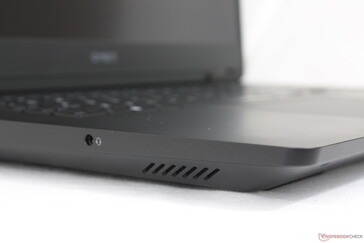 Mocna i atrakcyjna wizualnie konstrukcja pomimo tego, że jest w większości plastikowa