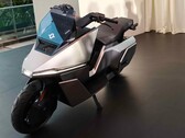 Samobalansujący motocykl elektryczny Omoway OMO X zaprezentowany podczas globalnej premiery firmy w Singapurze.