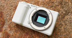 Sony ZV-E10 II prawdopodobnie zastąpi starzejący się model ZV-E10 10 lipca jako nowy, niedrogi aparat hybrydowy z matrycą APS-C. (Źródło zdjęcia: Sony)