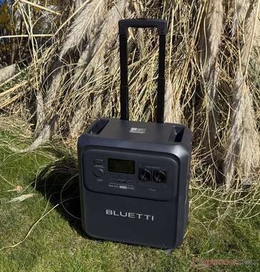 Bluetti Elite 400 jest wyposażony w teleskopowy uchwyt...