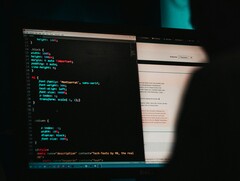 CrowdStrike donosi, że liczba włamań w chmurze wzrosła o 136 procent w związku ze wzrostem liczby ataków opartych na sztucznej inteligencji i vishingu (źródło zdjęcia: Mika Baumeister, Unsplash)