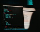 CrowdStrike donosi, że liczba włamań w chmurze wzrosła o 136 procent w związku ze wzrostem liczby ataków opartych na sztucznej inteligencji i vishingu (źródło zdjęcia: Mika Baumeister, Unsplash)