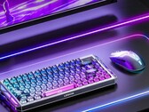 Mysz do gier Lenovo Legion Y7MG przedstawiona obok klawiatury, monitora oraz podświetlenia biurka w technologii RGB