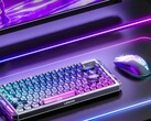 Mysz do gier Lenovo Legion Y7MG przedstawiona obok klawiatury, monitora oraz podświetlenia biurka w technologii RGB