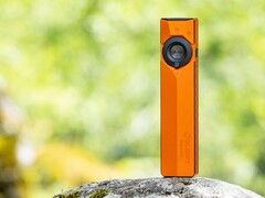 Latarka Olight ArkPro Ultra jest dostępna w nowym kolorze Amber Orange.