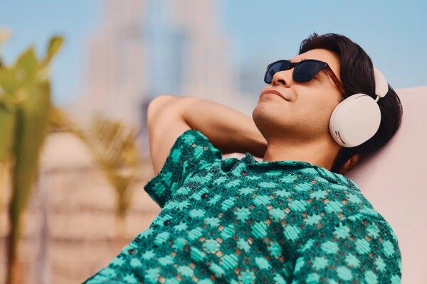ANC w Sonos Ace będzie teraz kompensować akcesoria, takie jak okulary i kapelusze. (Źródło obrazu: Sonos)