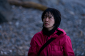 Jun-hee jest najbardziej kruchą nadzieją sezonu; sama jej obecność zmienia koszt przetrwania i ujawnia emocjonalny horror u podstaw gry. (Źródło obrazu: Netflix)