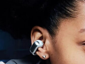 Słuchawki Open Ear Clips TWS charakteryzują się jedną z bardziej nietypowych konstrukcji firmy Bose. (Źródło zdjęcia: MySmartPrice)