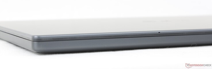 Przód: Brak portów