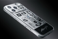 Edycja Apple iPhone 17 Pro z 2007 roku zawiera fragment płyty głównej z pierwszego iPhone'a.