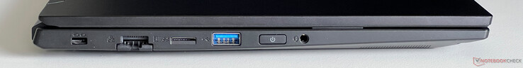 Po lewej: Kensington Lock, Gigabit Ethernet, czytnik kart microSD, USB-A 3.2 Gen 1 (5 Gbit/s), przycisk zasilania, 3,5-mm audio