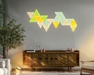 Moduł oświetlenia ściennego Philips Hue można podłączyć do kompatybilnych paneli Nanoleaf, jak pokazano na ilustracji.