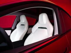 Eleganckie kubełkowe fotele Tesli Model Y Performance. (Źródło zdjęcia: Tesla)