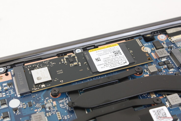 System obsługuje maksymalnie jeden wewnętrzny dysk SSD M.2 PCIe4 x4 NVMe bez rozpraszacza ciepła