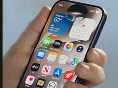 Zrzut ekranu z nowej prezentacji poświęconej sztucznej inteligencji Siri