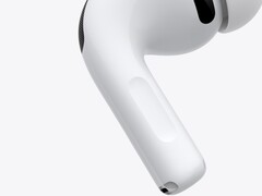 Mówi się, że kolejne słuchawki AirPods Pro będą wyposażone w ulepszony aparat w porównaniu z modelem AirPods Pro 3 przedstawionym na zdjęciu.