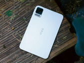 8,8-calowy tablet iQOO „klasy profesjonalnej” powinien być równie kompaktowy jak model Pad Ultra (na zdjęciu)