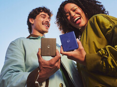 Razr 70 Ultra ma 7,19 mm grubości i waży 199 g.