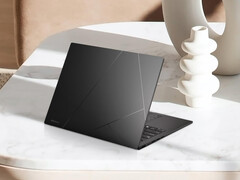 Asus ocenia swój najnowszy 14-calowy laptop na około 17 godzin pracy na baterii.