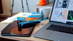 Według analityka Bloomberga, Marka Gurmana, Apple planuje wprowadzić na rynek wiele nowych iPadów i MacBooków wiosną 2024 roku, ale bez żadnego wydarzenia premierowego. (Zdjęcie: Elise Bouet, Unsplash)