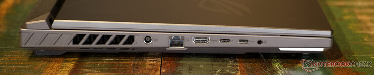 Zasilanie DC, RJ-45 (LAN), HDMI 2.1, USB Type-C z Thunderbolt 4, USB Type-C z DisplayPort i Power Delivery, jack 3,5 mm