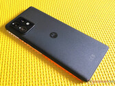 Motorola wypuściła do tej pory tylko jeden smartfon z procesorem Snapdragon 8 Gen 2, choć pod trzema nazwami. Edge 40 Pro na zdjęciu. (Źródło zdjęcia: Notebookcheck)