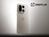 OnePlus 15 w premierowej opcji kolorystycznej Sand Storm. (Źródło zdjęcia: OnePlus)
