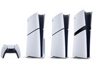 Kontroler PlayStation DualSense, konsola PS5 z napędem płytowym, PS5 w wersji Digital Edition oraz PS5 Pro (od lewej do prawej). 