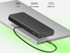 Nowy power bank firmy Belkin jest w stanie ładować urządzenia o dużej mocy, takie jak MacBook Pro.