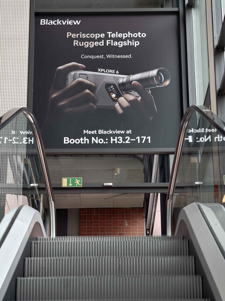 Telefon Blackview z telekonwerterem jest szeroko reklamowany na targach IFA 2026.