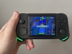 Abxylute E1 dobrze leży w dłoni. (Źródło obrazu: własne)