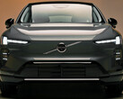 W Europie rozpoczęły się dostawy nowego modelu Volvo EX60. Ten elektryczny SUV oferuje zasięg do 810 kilometrów w trybie elektrycznym.
