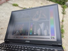 Na zewnątrz przy dużym zachmurzeniu