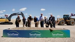 Bill Gates podczas przełomu TerraPower reaktora Natrium chłodzonego sodem w Kemmerer, Wyoming. (Źródło: blog Billa Gatesa)