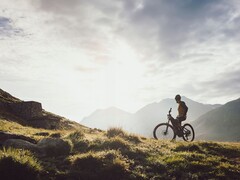 Rower elektryczny Centurion No Pogo SL ma lekką ramę z włókna węglowego. (Źródło zdjęcia: Centurion)