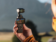 Nadchodząca kompaktowa kamera gimbalowa DJI Pocket 4 ma być o 35% lżejsza i znacznie mniejsza niż przedstawiona tutaj Pocket 3. (Źródło zdjęcia: DJI)