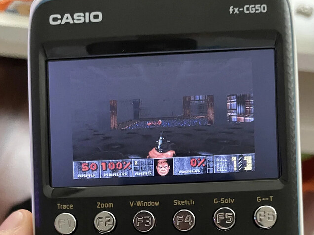 DOOM działa natywnie na naukowym kalkulatorze Casio (źródło obrazu: Asleep_Chicken5735 na Reddit)