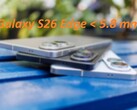 Galaxy S26 Edge jest podobno o 5% cieńszy niż przedstawiony tutaj Galaxy S25 Edge. (Źródło zdjęcia: Notebookcheck, edytowane)