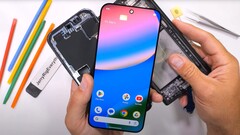 Ekspert od teardownu jest pod wrażeniem wewnętrznych elementów Google Pixel 10 Pro XL. (Źródło obrazu: JerryRigEverything)