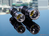 EDC33 (po lewej) i EDC35 (po prawej) firmy Nitecore. (zdjęcie: Andreas Sebayang/Notebookcheck.com)