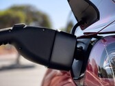 Adapter CCS Tesli jest teraz o połowę tańszy (źródło zdjęcia: Tesla)